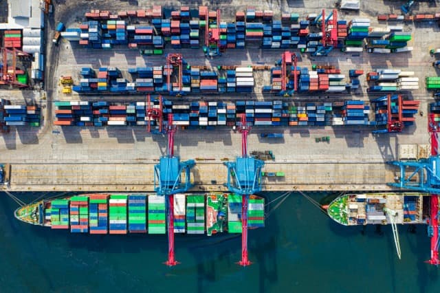 supply chain stockphoto